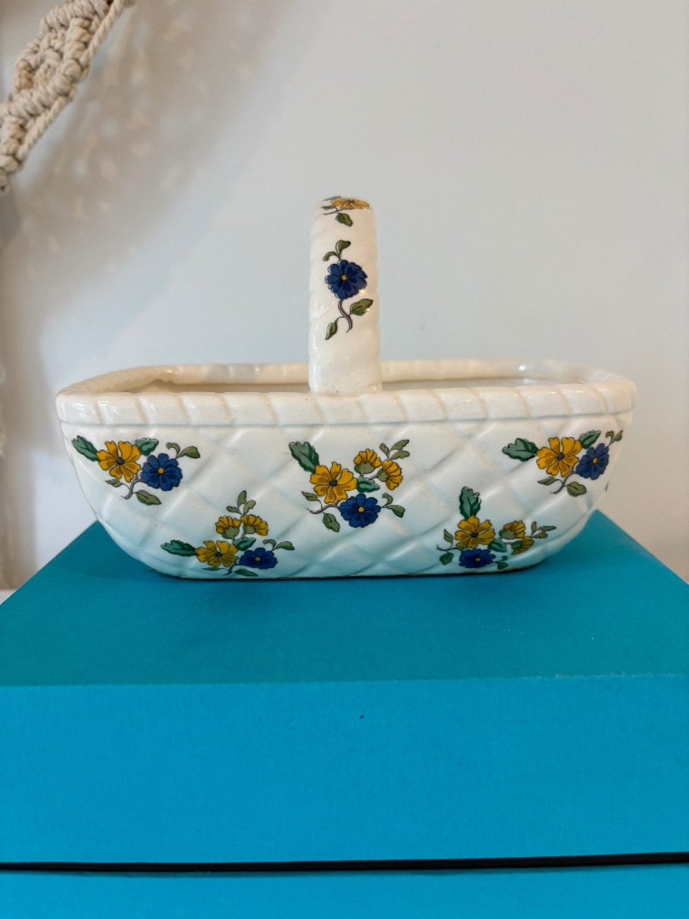 Vintage Elizabeth Arden ceramic basket floral quilted design made in Japan